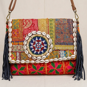 Sac à bandoulière géométrique en coquillages de cauris, brodé style bohème, multicolore, fait main, ethnique, art populaire, pour femme - Product Image 1