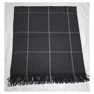 Manta súper suave con diseño a cuadros en color carbón y blanco para cama y sofá, con tela cálida y cómoda - Product Image 6