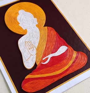 Décoration artisanale en quilling Gautam Buddha symbolisant la paix, la pleine conscience, la spiritualité et un décor élégant. - Product Image 3