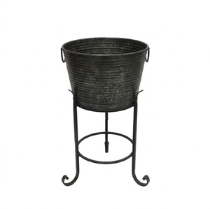 Bañera para Bebidas de Acero Galvanizado Estilo Rústico con Soporte, Enfriador de Bebidas Ovalado Grande de Metal, Cubitera con Acabado Blanco Desgastado - Product Image 4