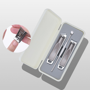 Kit de Manucure Professionnel Classique Personnalisé avec Logo, 4-en-1, Coupe-Ongles à Ressort Unique, Étui Métallique Portable, Trousse de Soin des Ongles en Gros - Product Image 1