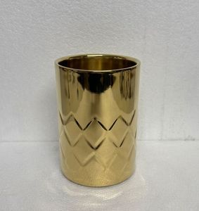Gobelet moderne en acier inoxydable à effet martelé avec poignée, design de luxe contemporain, forme conique, finition polie miroir pour usage domestique - Product Image 5