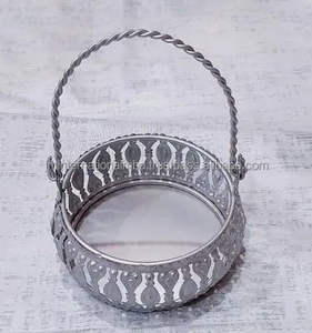 Cesta de Metal Plateado Alemán para Fiestas - Product Image 1