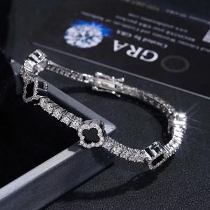 สร้อยข้อมือ Clover Moissanite ประดับด้วยเงินแท้ 925 ชุบโรเดียม ดีไซน์รูปดอกไม้ สไตล์ฮิปฮอป เครื่องประดับหรูหรา ของขวัญสุดพิเศษ - Product Image 4
