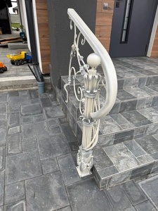 Barandilla de Escalera Tradicional de Hierro Forjado con Diseño Ornamental, Montaje en el Suelo, Acabado Resistente a la Oxidación para Pasamanos de Escalera - Product Image 2