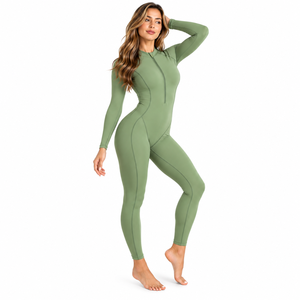 Profitez d'aventures aquatiques actives avec un maillot de bain intégral pour femme, doté d'un design ajusté, d'un tissu doux et fiable. - Product Image 1