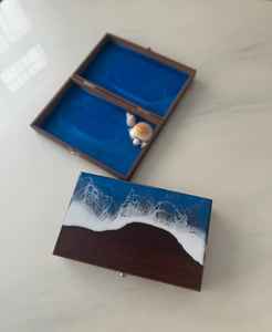 Caja de Joyería de Madera y Resina Marina Hecha a Mano, Ecológica, Decoración Costera con Ondas de Playa - Product Image 3