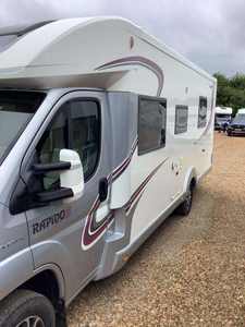 Autocaravanas de Lujo Rapido 7065FF 2017 para Acampar, Autocaravana con Aire Acondicionado y Agua en Venta - Product Image 5