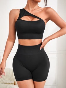 Conjunto Deportivo de 2 Piezas para Mujer: Sujetador Deportivo con Espalda Descubierta y Shorts de Ciclismo de Microfibra Acanalada con Control de Abdomen - Product Image 2
