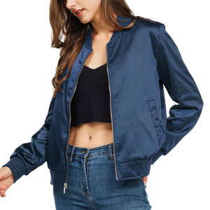 Veste bomber en satin personnalisée de haute qualité pour femmes, manches longues, col montant, fermeture éclair, style baseball, veste universitaire en satin - Product Image 5