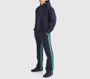 Conjunto de Sudadera con Capucha y Pantalones Deportivos Casuales para Hombre – Chándal Ajustado Estilo Urbano con Franja Lateral en Contraste - Product Image 1