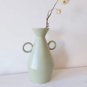 Jarrón Moderno al por Mayor |   Jarrón Geométrico Verde Mate Personalizado con Diseño Floral |   Accesorios de Decoración para el Hogar de Estilo Nórdico de Lujo |   Jarrón Decorativo para Habitación - Product Image 1