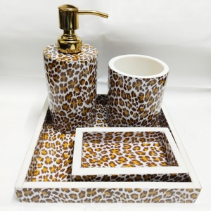 Juego de Baño Moderno de Resina con Patrón Dorado y Bandeja de Almacenamiento a Juego, Solución Premium para la Decoración de Encimeras, para Hoteles, Juego de 4 Piezas - Product Image 6