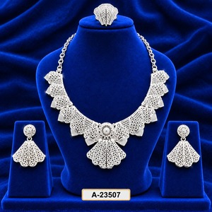 MOLL JEWELLERS Ensemble de bijoux tendance pour femme en alliage plaqué rhodium avec zircon, collier, boucles d'oreilles et bague, idéal pour mariage A-23513 - Product Image 4