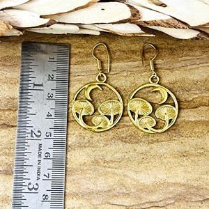 Dernier design Boucles d'oreilles pendantes champignon bohèmes en laiton plaqué or 18 carats pour femme, motif croissant céleste, vente en gros - Product Image 4