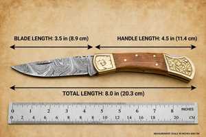 Couteau utilitaire pliant artisanal en acier Damas OEM avec manche en bois naturel, embouts en acier gravés et design compact pour la poche - Product Image 6