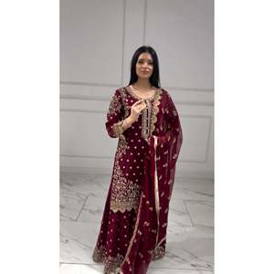 Robe modeste de créateur avec haut-plazzo et dupatta, broderie et travail de séquence - Product Image 6