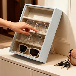 Nouveau présentoir vertical à 4 fentes en cuir grain de bois brillant blanc et noir pour lunettes de soleil et lunettes, fait main, 24,8x17,8x4,8cm - Product Image 1