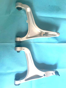 Kit di Assemblaggio Barra Anteriore Inferiore Sinistra per Ricambi Auto <span class=keywords><strong>Maserati</strong></span>, Braccio di Controllo Sospensione 673007126 670107801, Bracci di Controllo in Lega di Alluminio - Product Image 2