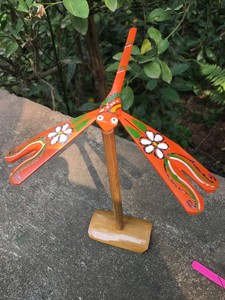 Juguete de equilibrio de bambú sostenible de primera calidad, diseño de libélula, pintado a mano, ecológico, para decoración del hogar y jardín, venta al por mayor - Product Image 3