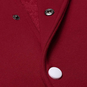 Chaqueta Varsity con Capucha y Cuello Alto Personalizada con Logotipo, Diseño de Parches, Color Negro, para Hombre, Estilo Universitario de Béisbol - Product Image 4