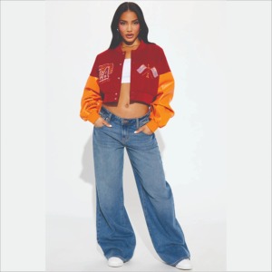 Blouson universitaire premium pour femme, style Letterman, en laine avec manches en cuir, pour commande en gros, OEM, ODM, service d'échantillonnage - Product Image 5