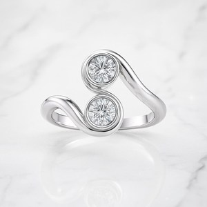 แหวนแฟชั่นเงินแท้ 925 ประดับเพชร 0.5 กะรัต แบบฝังขอบ สองเม็ด ดีไซน์เกลียวไขว้ แหวนเพชรแล็บครีเอท 14K ทองคำขาว แหวนดีไซน์ทันสมัย - Product Image 2