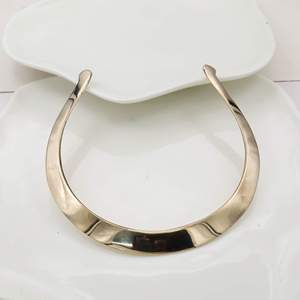 Collier ras du cou géométrique minimaliste en argent 925, unisexe, à porter au quotidien - Product Image 1