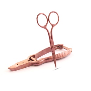 Pinza de uñas de diseño ligero de acero inoxidable que se adapta fácilmente a su kit de belleza, manicura pedicura de calidad de salón en casa - Product Image 4