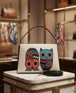 Sac fourre-tout en toile imprimé hibou, sac à bandoulière structuré avec sangle pour les trajets quotidiens - Product Image 1
