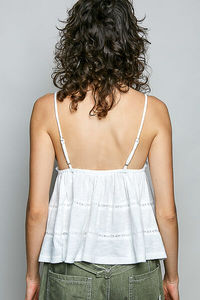 เสื้อสายเดี่ยวคอวีปักลายแต่งระบาย POL - Product Image 4