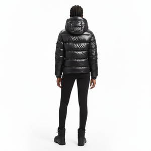 Veste Courte Matelassée Noire Brillante pour Femme avec Capuche Amovible, Broderie Rivetée, en Coton et Duvet – Collection Hiver – Grande Vente - Product Image 2
