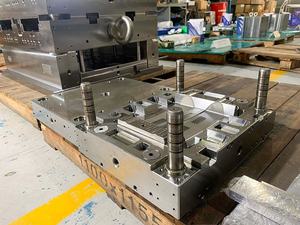 Moldes de Inyección de Acero Hechos en Vietnam para Piezas de Plástico de Vehículos HANOI MOULD TECHNOLOGY Modelo HN24 Exportado a EE. UU. y Europa - Product Image 5