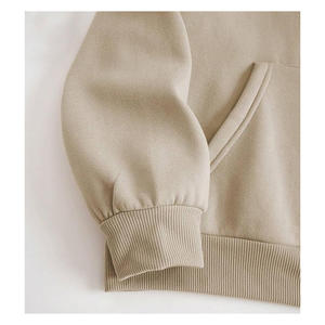 Sudadera con capucha extragrande y forro polar, costuras reforzadas, bolsillo tipo canguro y un corte extragrande moderno. - Product Image 4