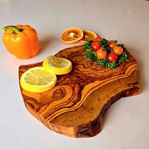 Planche à découper rectangulaire en bois d'acacia naturel avec bord brut et surface antidérapante pour la cuisine - Product Image 5