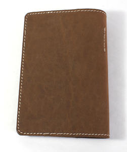 Diario de aspecto vintage con un encantador aroma a cuero y tacto agradable, completamente cosido a mano con hilo encerado resistente, más fuerte que la costura a máquina. - Product Image 5