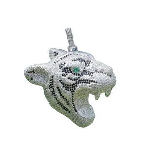 Pendentif tête de tigre avec strass en cristal, alliage de zinc plaqué argent, cadeau tendance unisexe - Product Image 1