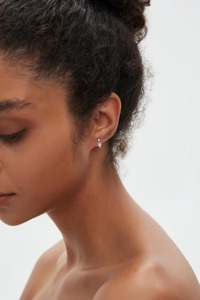 ต่างหูเม็ดเดี่ยวประดับเพชรเม็ดเดี่ยวสีทอง14K สำหรับผู้หญิง | เครื่องประดับงานแต่งงานและงานครบรอบหรูหรา - Product Image 5