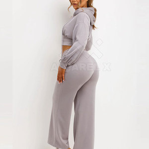Survêtement tendance pour femme, idéal pour la gym, en tissu lisse, confortable et stylé. - Product Image 4