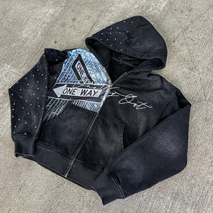 Sudadera con capucha negra personalizada para hombre con estampado gráfico de señalización urbana, letras en estilo script y adornos de diamantes de imitación. - Product Image 3
