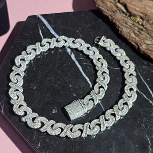 Collier chaîne cubaine en diamant d'exportateur indien, avec un éclat brillant et un fermoir sécurisé, disponible à prix réduit - Product Image 4