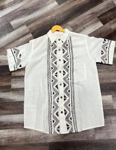 Camisa de Manga Corta de Algodón Blanco Hecha a Mano con Bordado Tribal Negro, Camisa Étnica para Hombre, Venta al Por Mayor - Product Image 1