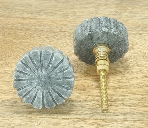 Pomo de Puerta Artesanal de Resina y Madera Diseñado para Muebles Contemporáneos, Incluidos Armarios, Cajones y Puertas Interiores - Product Image 4