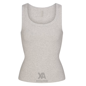 Camiseta sin mangas de punto gris para mujer, cuello redondo, color liso, uso casual, con logo XCHANGE en el bajo - Product Image 1