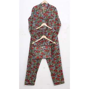 Conjunto de Pijama Elegante de 3 Piezas de Algodón Sólido para Mujer, Alta Calidad, Transpirable, Color y Logotipo Personalizables para Verano - Product Image 5