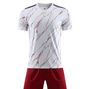 Nouvel uniforme de football à manches courtes respirant et à séchage rapide avec logo personnalisé OEM pour hommes et femmes - Product Image 1