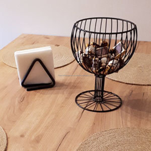 Porte-serviettes triangulaire décoratif support pour décoration de table et accessoires porte-mouchoirs de comptoir en métal pour hôtels à bas prix - Product Image 4