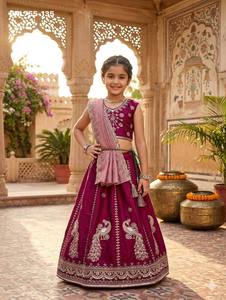 Conjunto de lehenga listo para usar de seda Vichitra con hilo multicolor, zari, lentejuelas y motivos animales, para uso ocasional. Proveedor indio. - Product Image 2