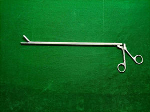 Pinzas de Acero Inoxidable Laparoscópicas de 12 mm x 450 mm, Instrumentos Quirúrgicos Reutilizables y Autoclavables Manualmente de Mahfooz Instruments - Product Image 2