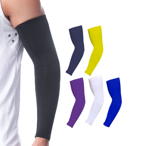Manchon de compression unisexe noir personnalisé avec nom de marque, 100 grammes, anti-UV, 100 % polyester, imprimé numériquement, pour sports de plein air - Product Image 2